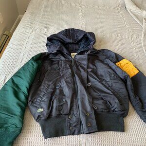 Lacoste Men Puffer Coat size Medium in good condition